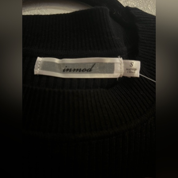 Women's Black Puff-Sleeve Ribbed Midi Dress - Picture 3 of 4